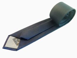 corbata gris con negro